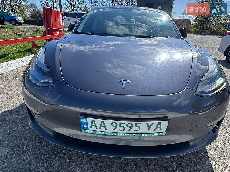 Седан Tesla Model 3 2022 в Киеве
