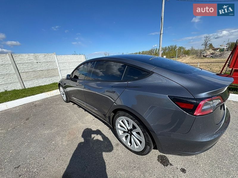 Седан Tesla Model 3 2022 в Киеве