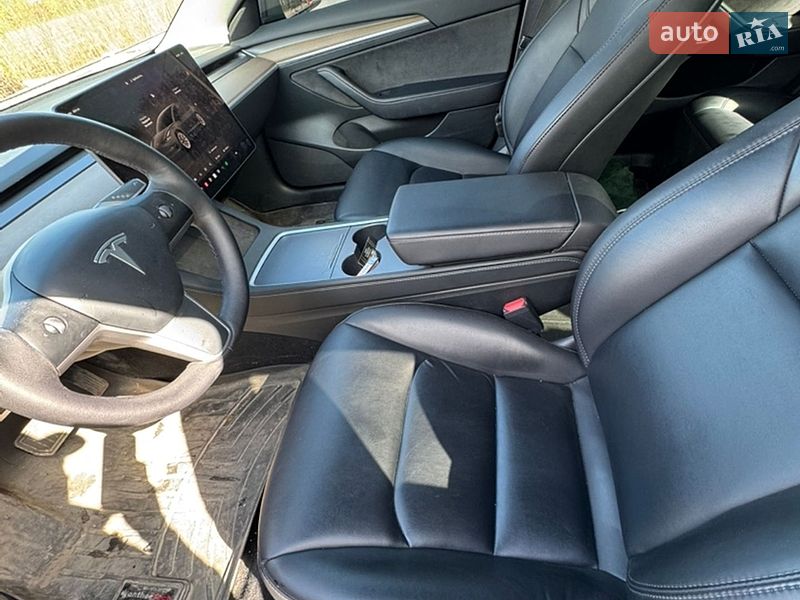 Седан Tesla Model 3 2022 в Киеве
