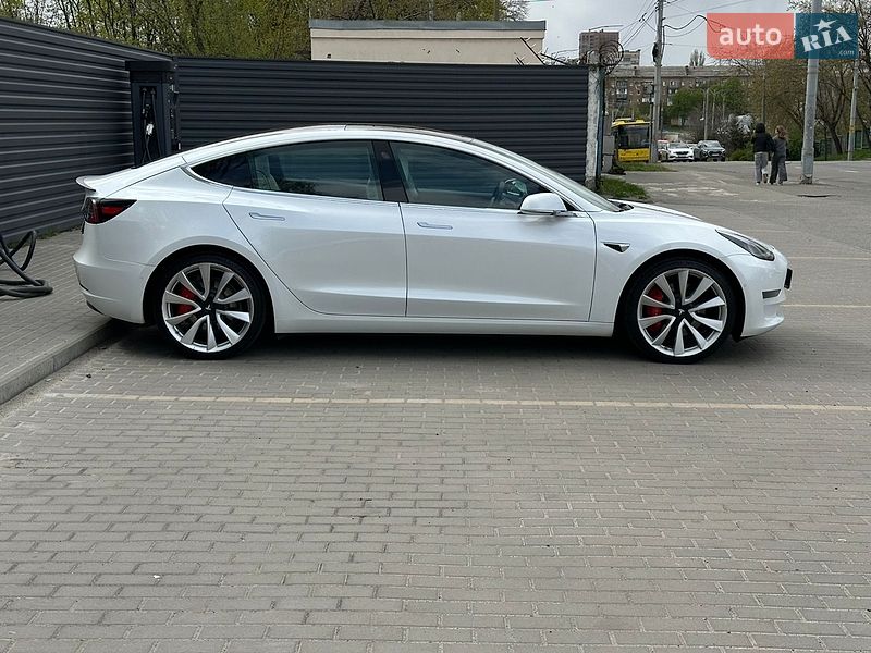 Седан Tesla Model 3 2019 в Киеве