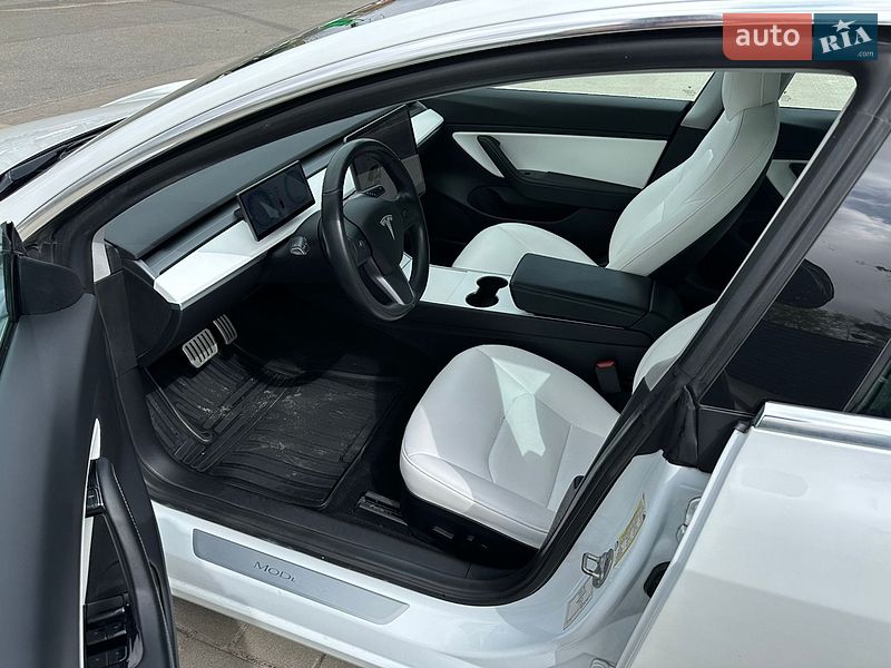 Седан Tesla Model 3 2019 в Киеве