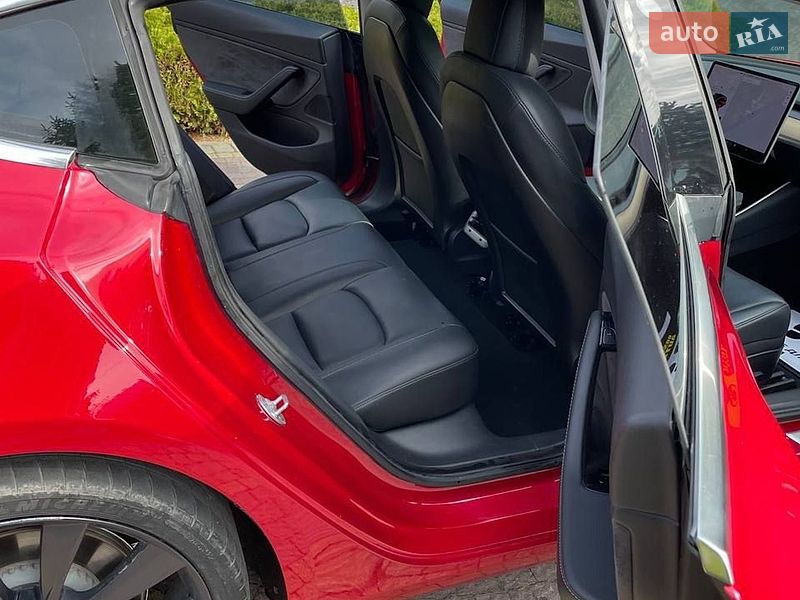 Седан Tesla Model 3 2019 в Львове