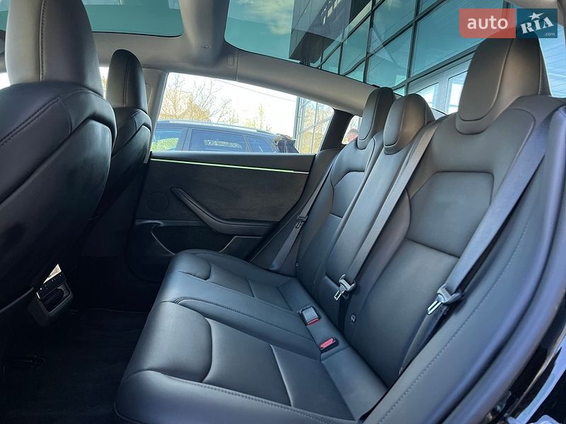Седан Tesla Model 3 2024 в Ивано-Франковске