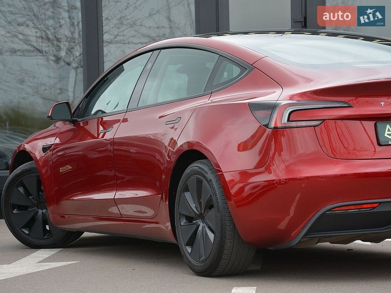 Седан Tesla Model 3 2024 в Киеве
