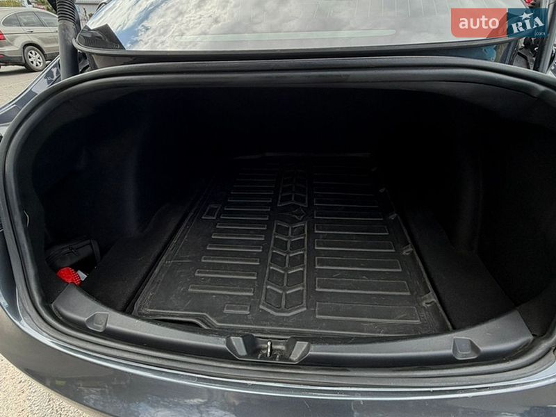Седан Tesla Model 3 2023 в Кременчуге