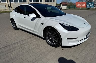 Седан Tesla Model 3 2022 в Буске
