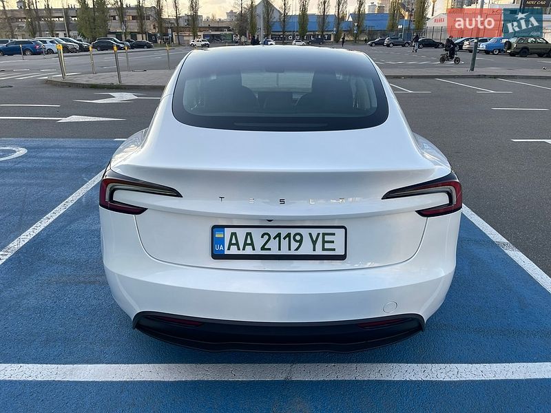 Седан Tesla Model 3 2024 в Киеве