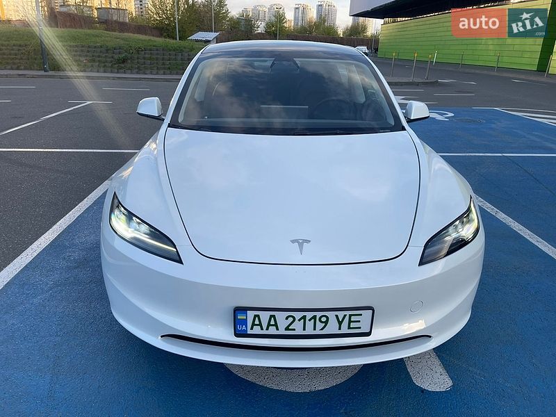 Седан Tesla Model 3 2024 в Киеве
