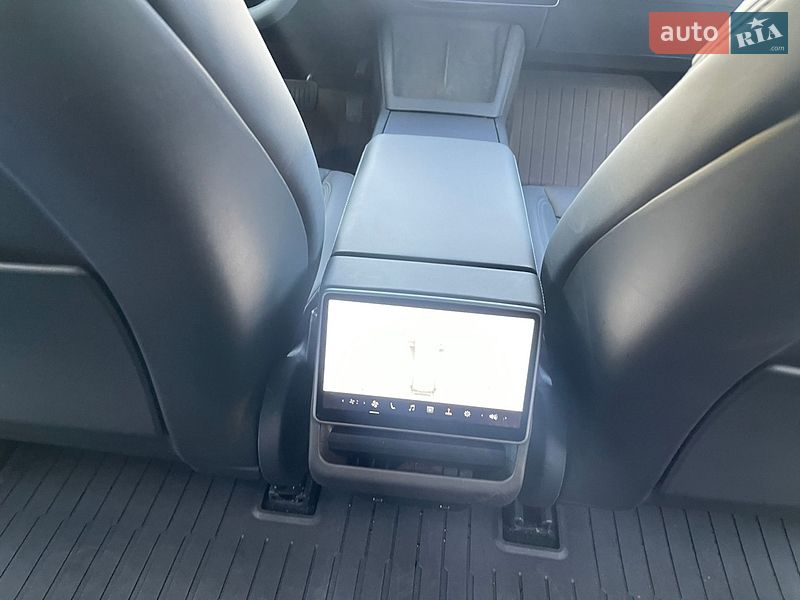 Седан Tesla Model 3 2024 в Киеве