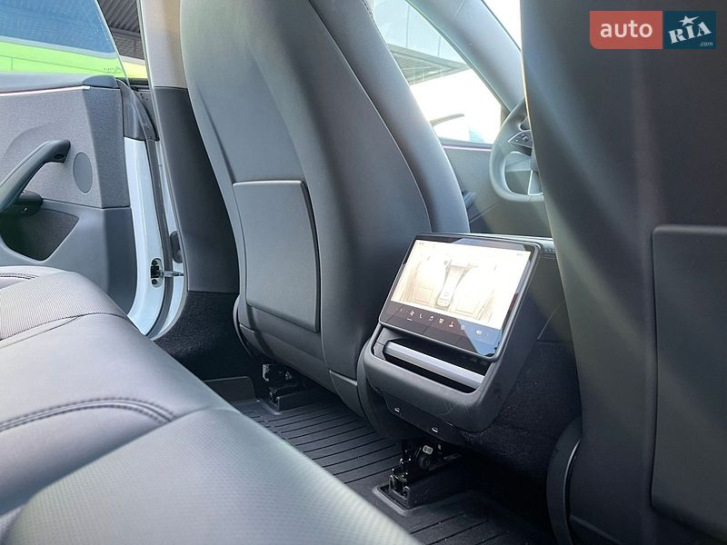 Седан Tesla Model 3 2024 в Киеве