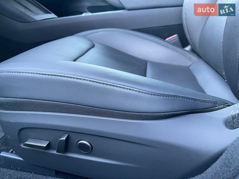 Седан Tesla Model 3 2024 в Киеве