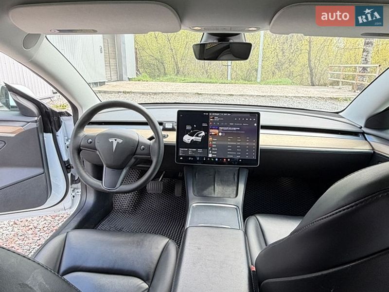 Седан Tesla Model 3 2021 в Чернигове