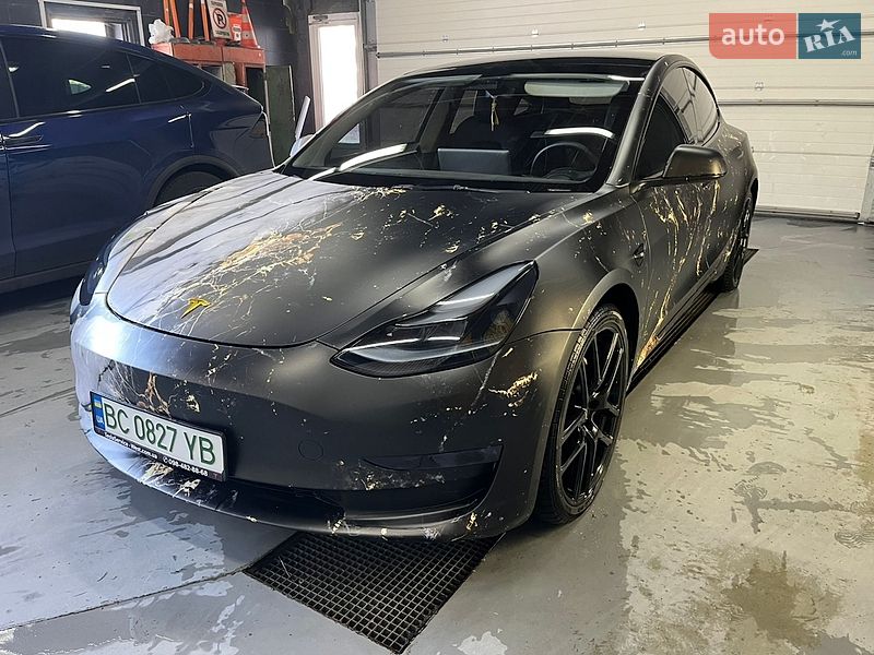 Седан Tesla Model 3 2022 в Львове