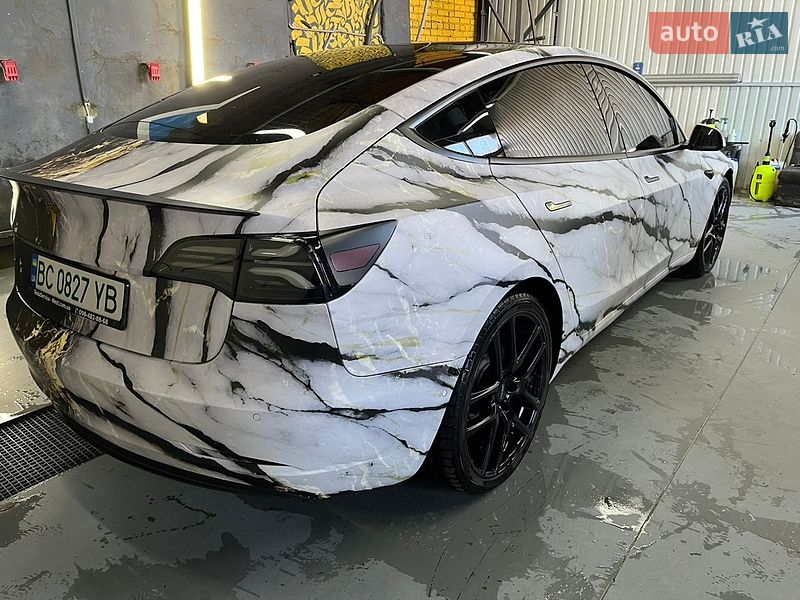 Седан Tesla Model 3 2022 в Львове
