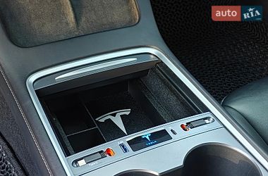 Седан Tesla Model 3 2022 в Львове