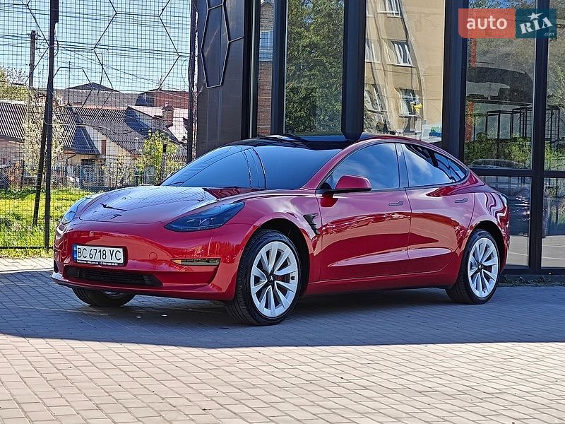 Седан Tesla Model 3 2022 в Львове