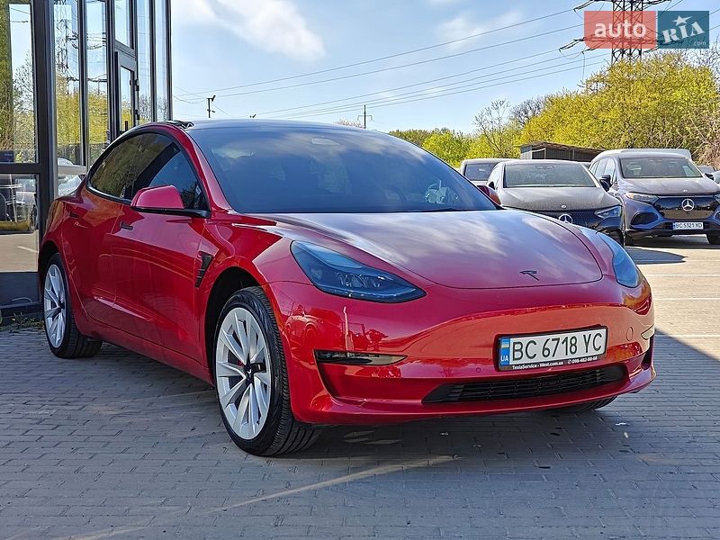 Седан Tesla Model 3 2022 в Львове
