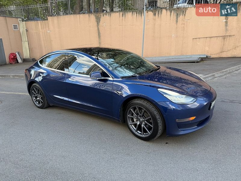 Седан Tesla Model 3 2019 в Киеве