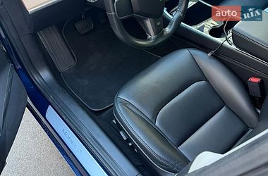 Седан Tesla Model 3 2019 в Киеве