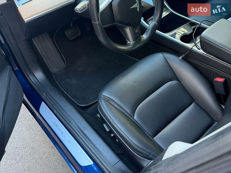 Седан Tesla Model 3 2019 в Киеве
