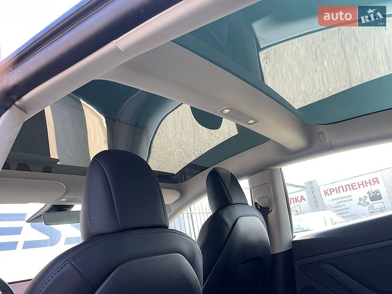 Седан Tesla Model 3 2021 в Киеве