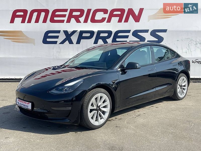 Седан Tesla Model 3 2021 в Киеве