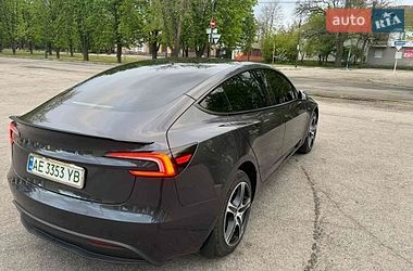 Седан Tesla Model 3 2024 в Дніпрі