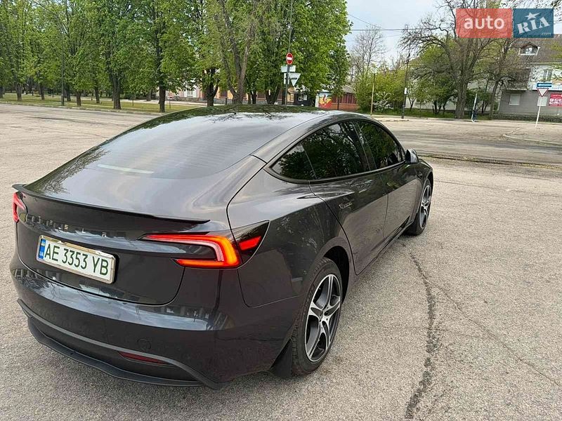 Седан Tesla Model 3 2024 в Дніпрі