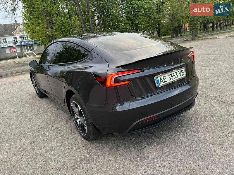 Седан Tesla Model 3 2024 в Дніпрі