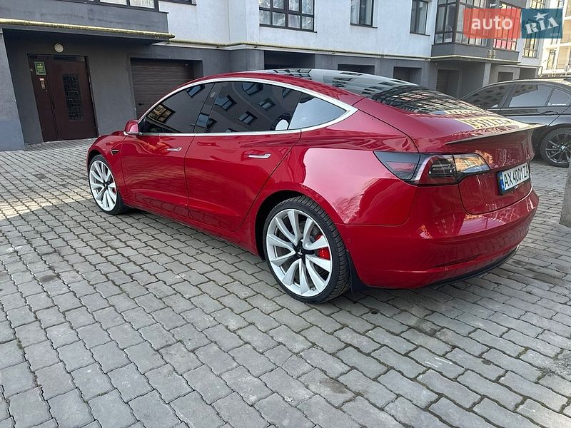 Седан Tesla Model 3 2018 в Ивано-Франковске