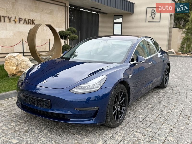 Седан Tesla Model 3 2018 в Львове