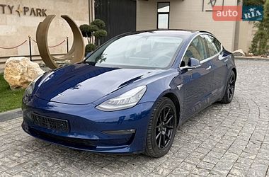 Седан Tesla Model 3 2018 в Львове