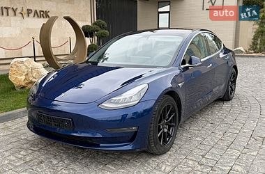 Седан Tesla Model 3 2018 в Львове