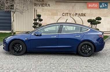 Седан Tesla Model 3 2018 в Львове