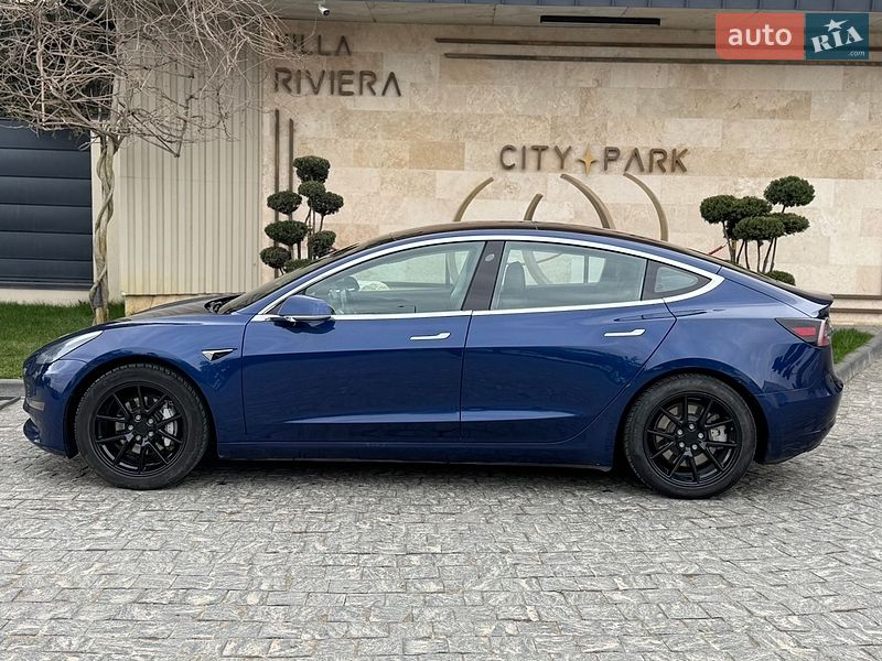 Седан Tesla Model 3 2018 в Львове