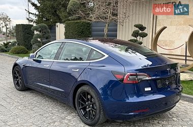 Седан Tesla Model 3 2018 в Львове