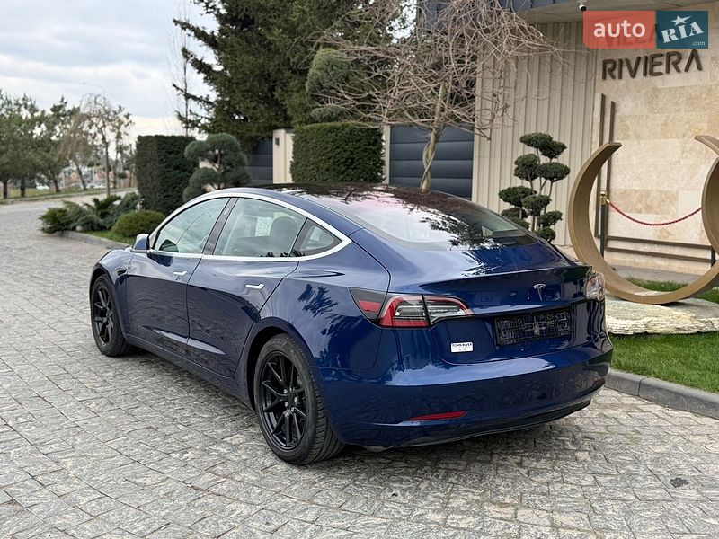 Седан Tesla Model 3 2018 в Львове