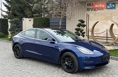 Седан Tesla Model 3 2018 в Львове