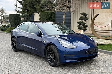 Седан Tesla Model 3 2018 в Львове