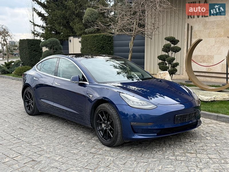 Седан Tesla Model 3 2018 в Львове