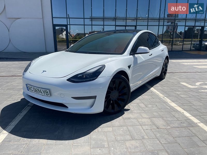 Седан Tesla Model 3 2023 в Луцке