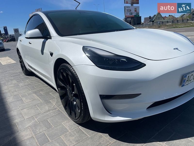 Седан Tesla Model 3 2023 в Луцке