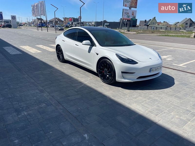 Седан Tesla Model 3 2023 в Луцке