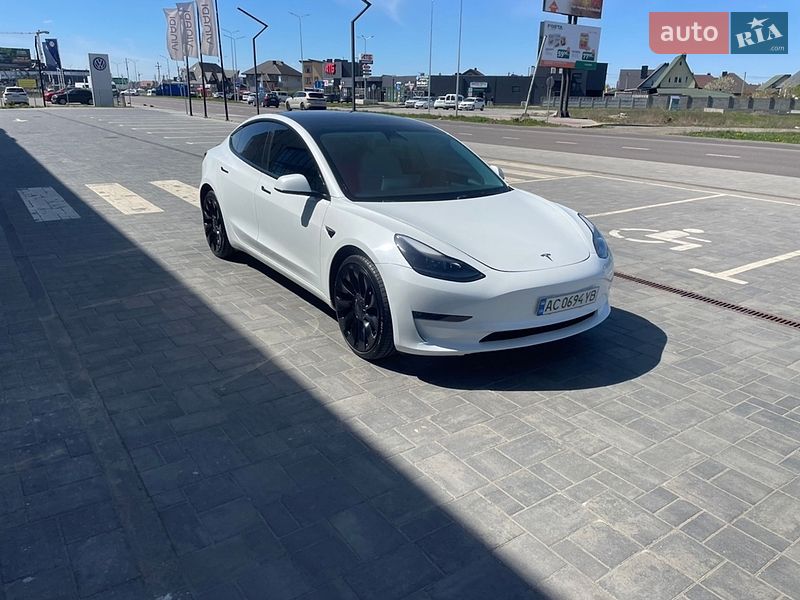 Седан Tesla Model 3 2023 в Луцке