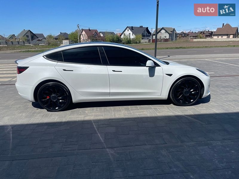 Седан Tesla Model 3 2023 в Луцке