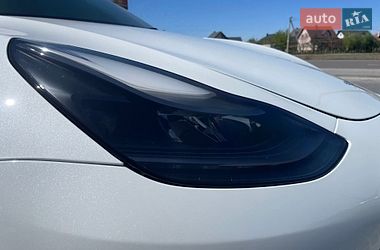 Седан Tesla Model 3 2023 в Луцке