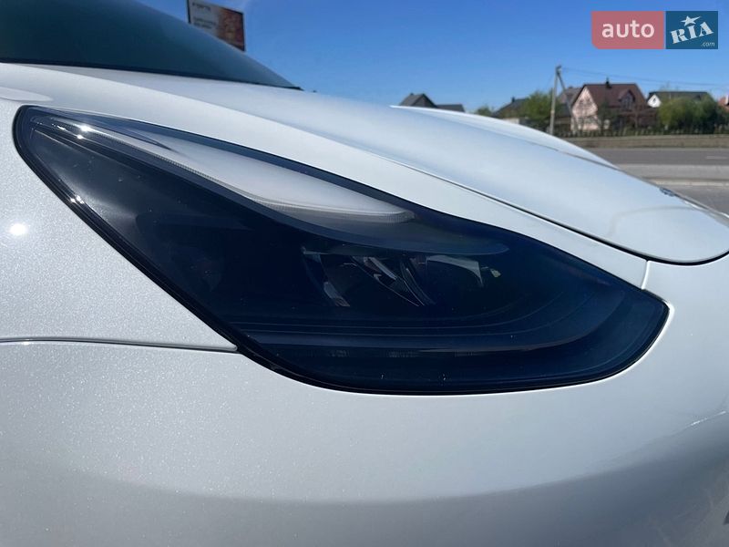 Седан Tesla Model 3 2023 в Луцке