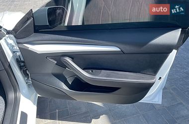Седан Tesla Model 3 2023 в Луцке