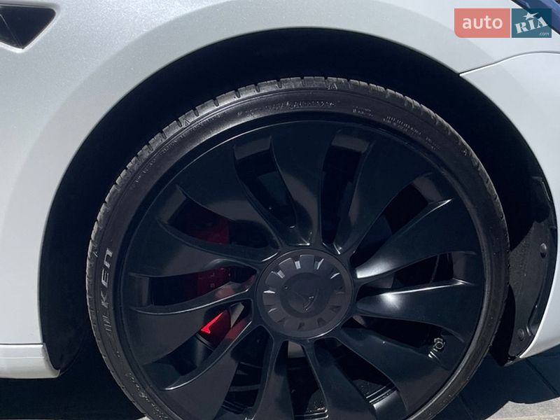 Седан Tesla Model 3 2023 в Луцке