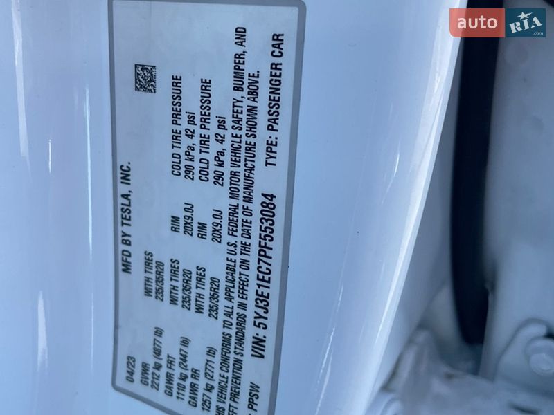 Седан Tesla Model 3 2023 в Луцке